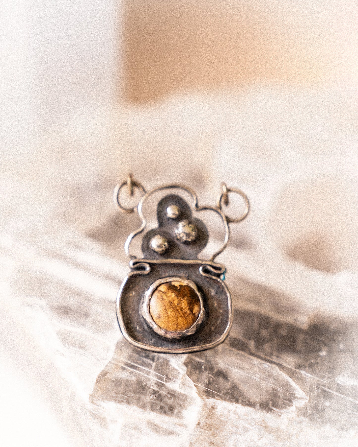 ✧ Cauldron of Sight Necklace