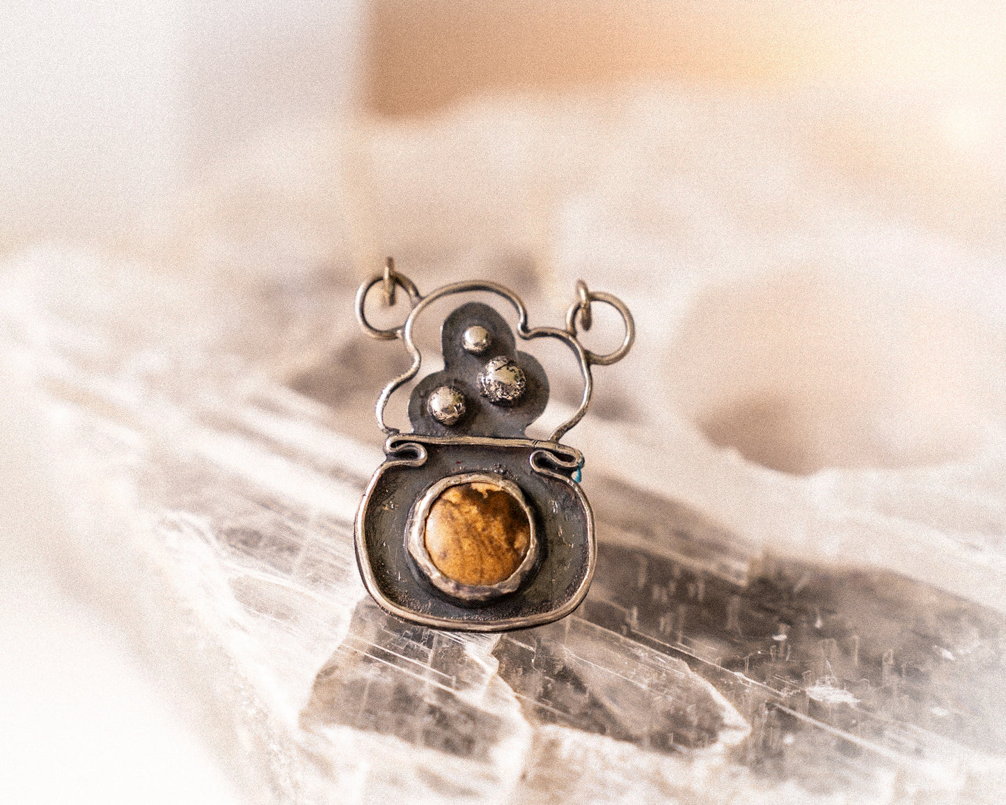 ✧ Cauldron of Sight Necklace